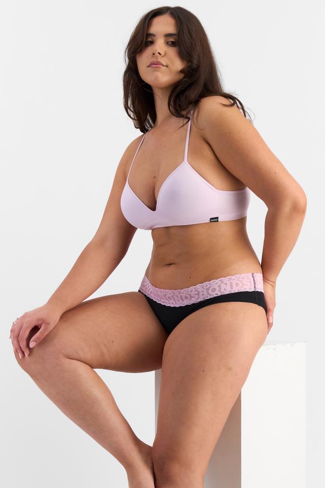 Bella (She/Her) wears size 14 and is 173cm tall with 95cm chest and 77cm waist