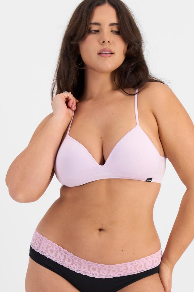 Bella (She/Her) wears size 14 and is 173cm tall with 95cm chest and 77cm waist