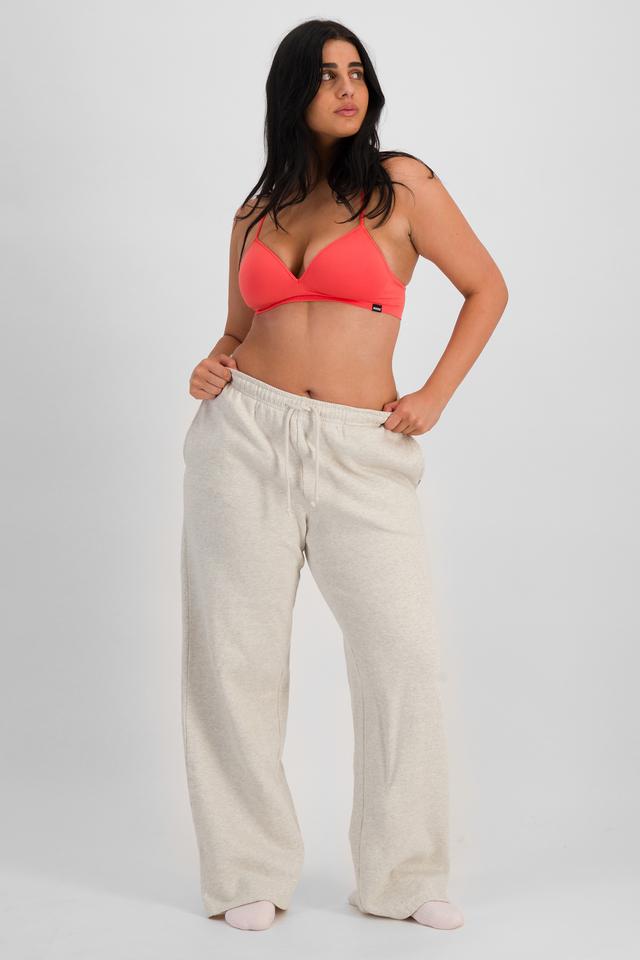 Peri (She/Her) wears size 12 and is 168cm tall with 81cm chest and 67cm waist