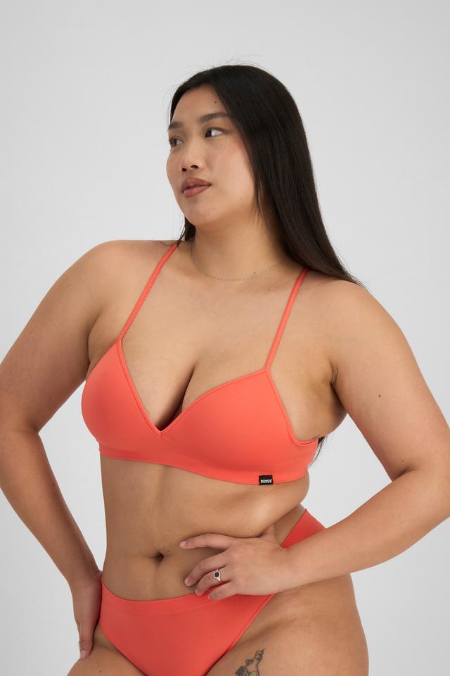 Chloe (She/Her) wears size 14DD and is 165cm tall with 95cm chest and 78cm waist