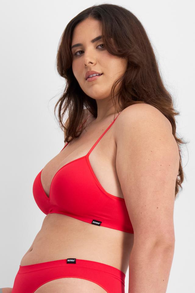 Bella (She/Her) wears size 14D and is 173cm tall with 95cm chest and 77cm waist