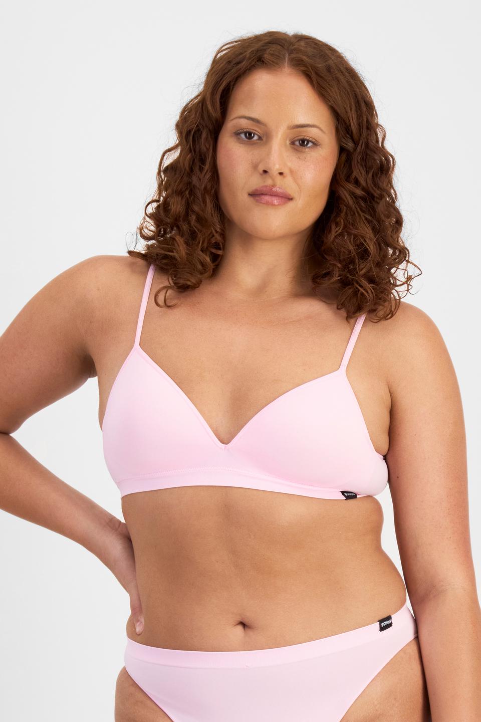 Cameron (She/Her) wears size 14DD and is 179cm tall with 91cm chest and 74cm waist
