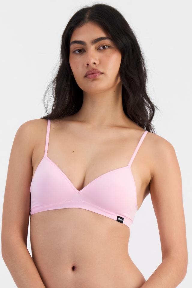 Tiana (She/Her) wears size 12B and is 176cm tall with cm chest and cm waist
