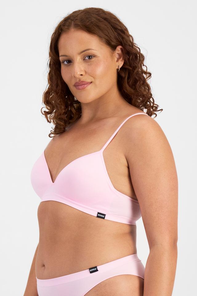 Cameron (She/Her) wears size 14DD and is 179cm tall with 91cm chest and 74cm waist