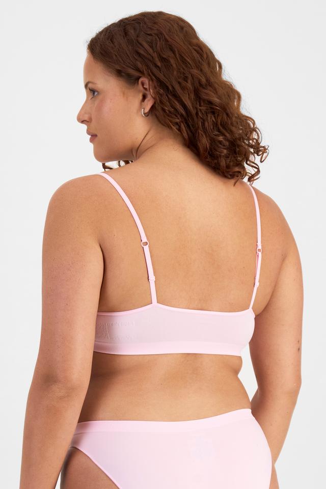 Cameron (She/Her) wears size 14DD and is 179cm tall with 91cm chest and 74cm waist