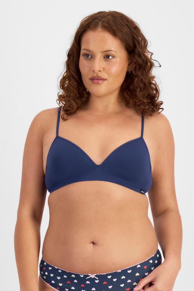 Cameron (She/Her) wears size 14 and is 179cm tall with 91cm chest and 74cm waist