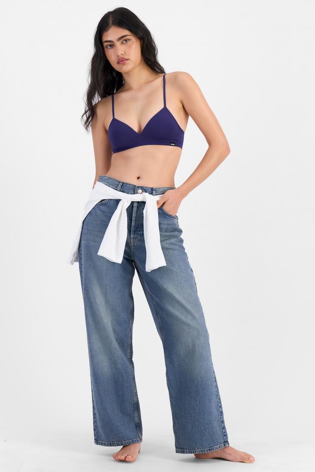 Tiana (She/Her) wears size 10 and is 176cm tall