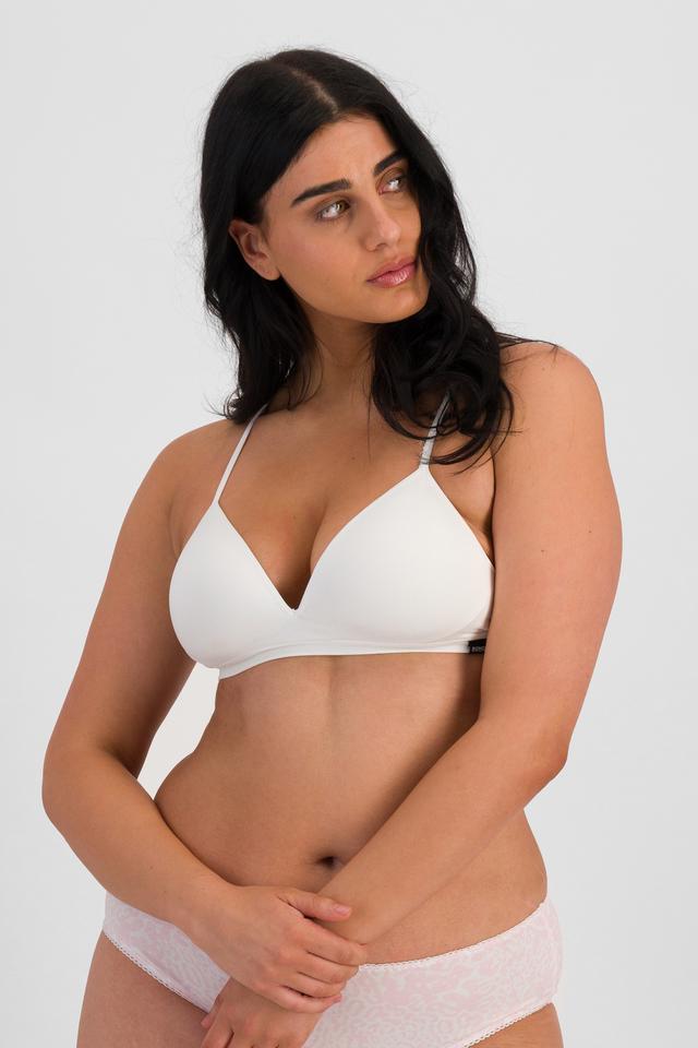 Peri (She/Her) wears size 12 and is 168cm tall with 81cm chest and 67cm waist