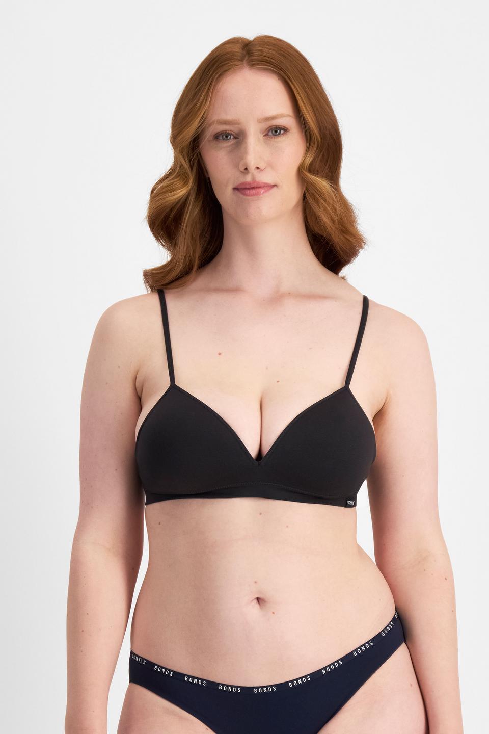 Martine (She/Her) wears size 14DD and is 175cm tall with 82cm chest and 76cm waist