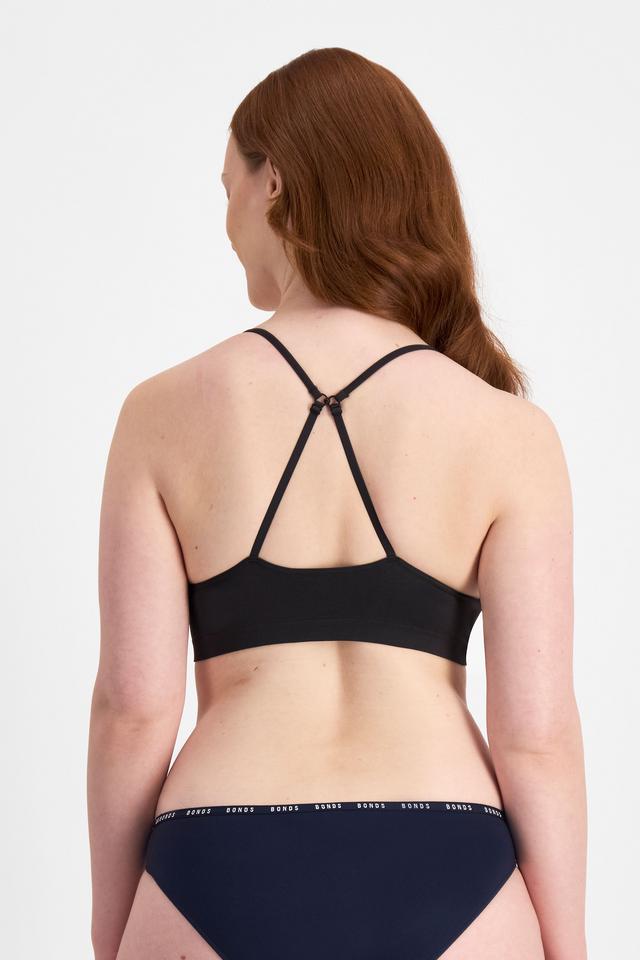 Martine (She/Her) wears size 14DD and is 175cm tall with 82cm chest and 76cm waist