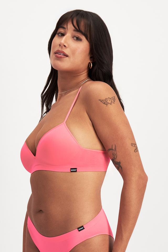 Leah (She/Her) wears size 14DD and is 185cm tall