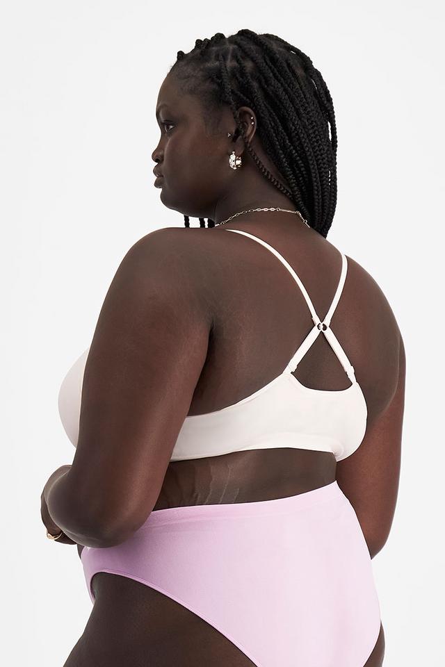 Nyapal (She/Her) wears size 18 and is 182cm tall with 121cm chest and 111cm waist