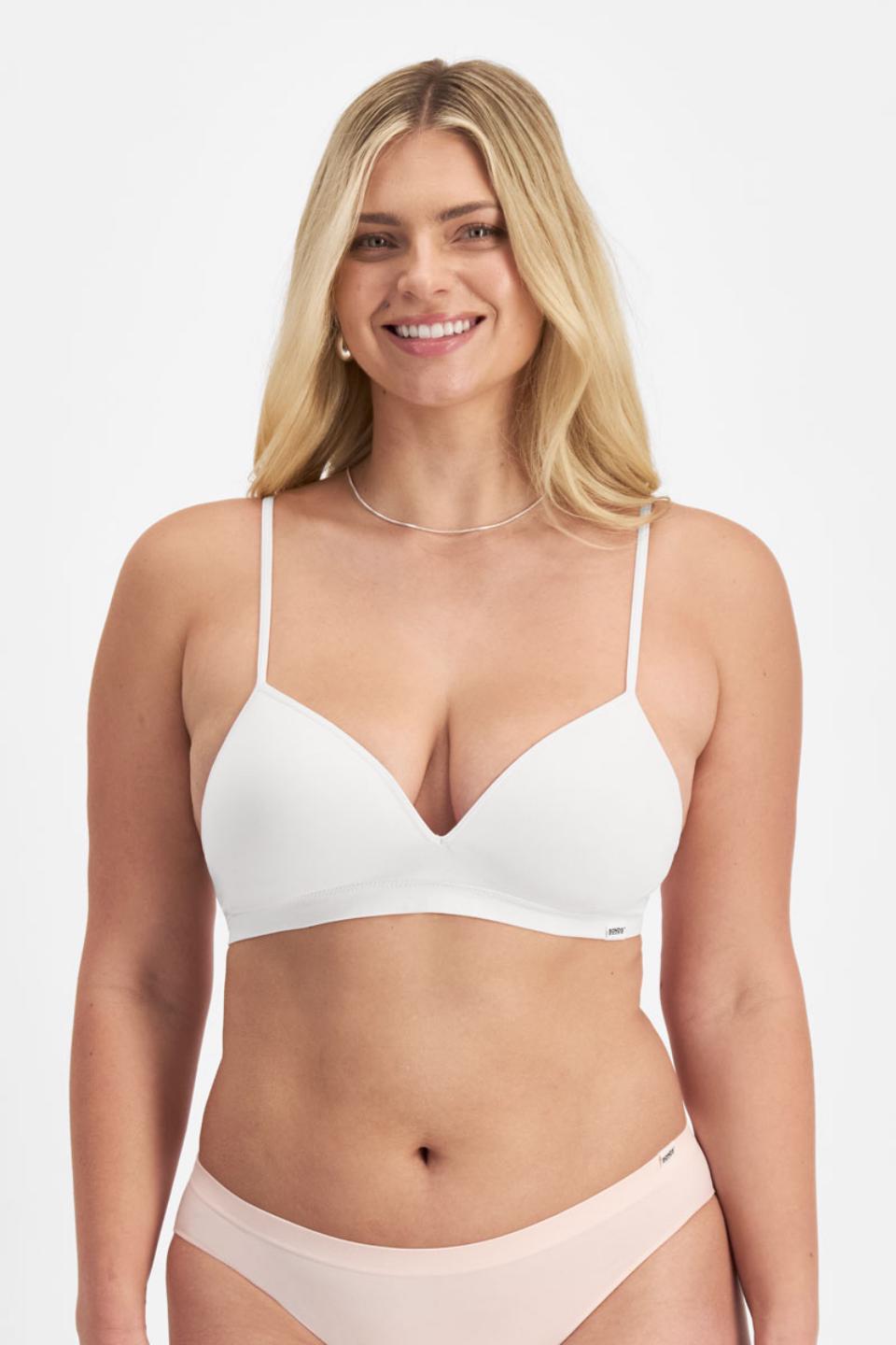 Zoe (She/Her) wears size L and is 170cm tall with 98cm chest and 85cm waist