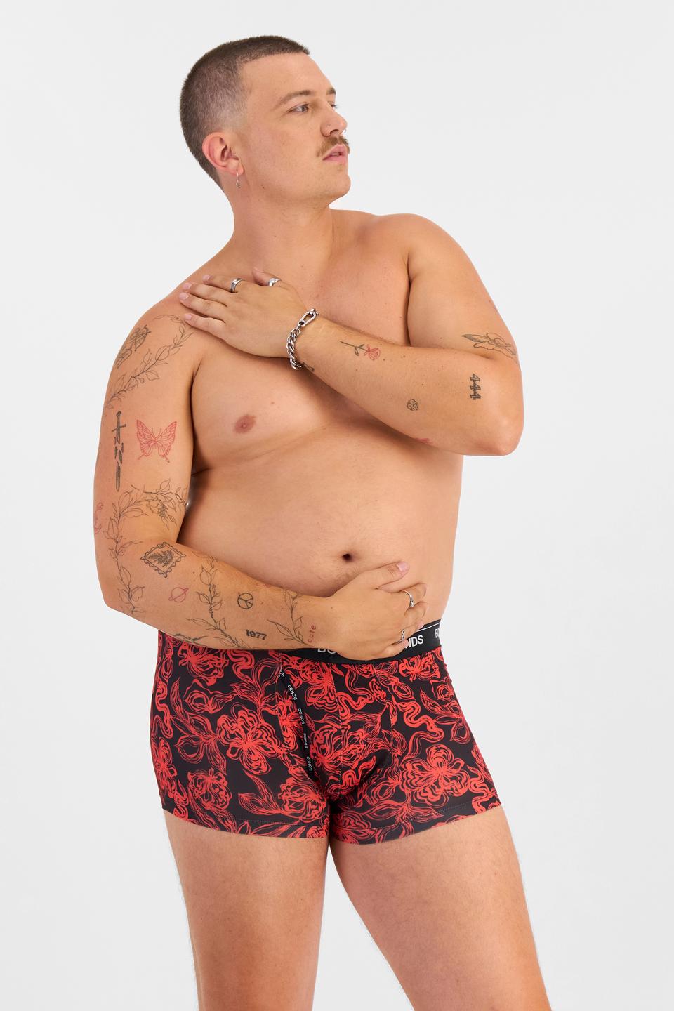Jake (He/Him) wears size XL and is 195cm tall with 115.57cm chest and 106.68cm waist