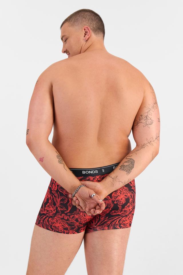 Jake (He/Him) wears size XL and is 195cm tall with 115.57cm chest and 106.68cm waist