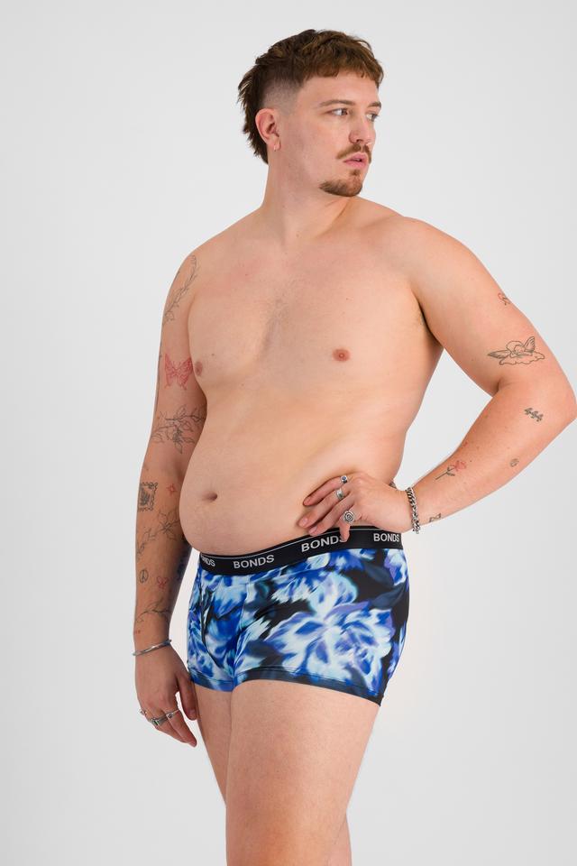 Jake (He/Him) wears size XL and is 195cm tall with 115cm chest and 106cm waist