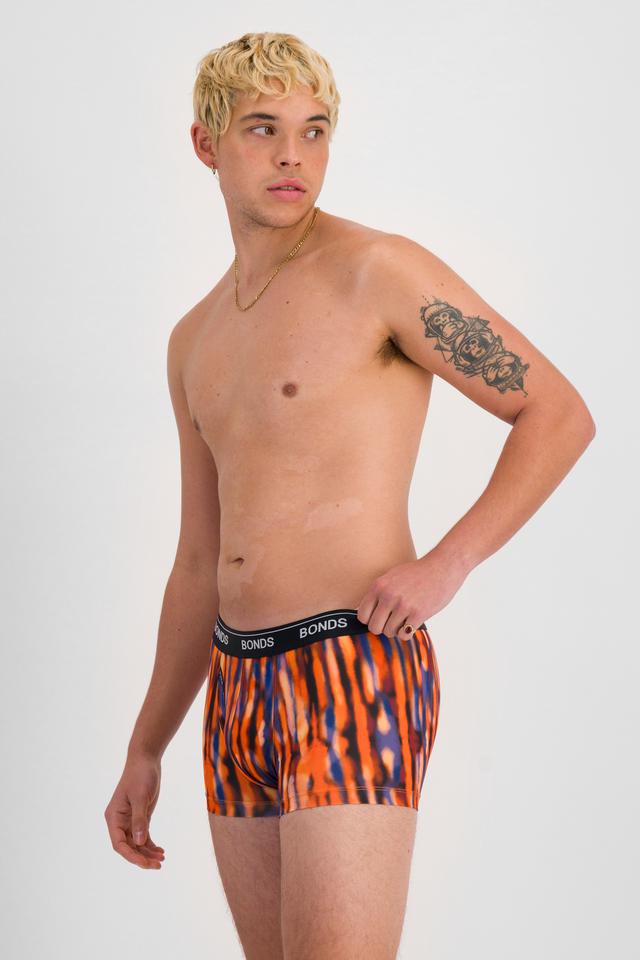 TOBIAS (He/Him) wears size M and is 187cm tall with 93cm chest and 78cm waist