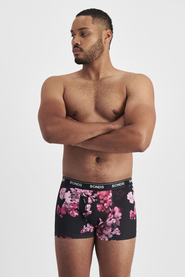 Jason (He/Him) wears size XL and is 194cm tall with 93cm chest and 113cm waist