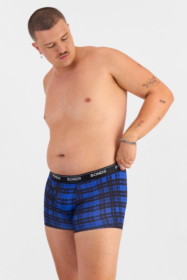 Jake (He/Him) wears size XL and is 195cm tall with 115.57cm chest and 106.68cm waist
