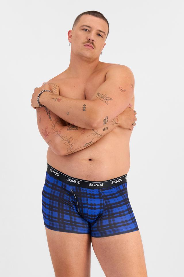Jake (He/Him) wears size XL and is 195cm tall with 115.57cm chest and 106.68cm waist