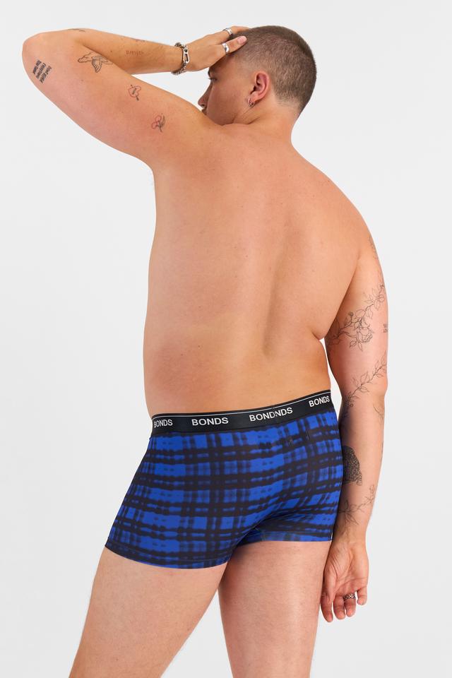 Jake (He/Him) wears size XL and is 195cm tall with 115.57cm chest and 106.68cm waist