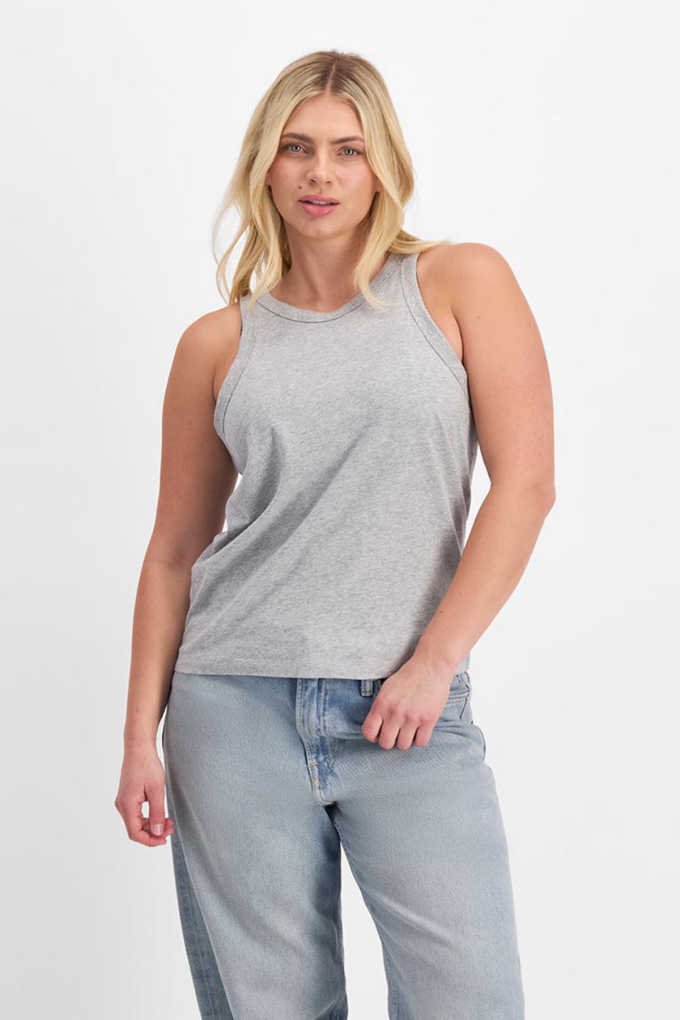 Zoe (She/Her) wears size Large and is 170cm tall with 98cm chest and 85cm waist