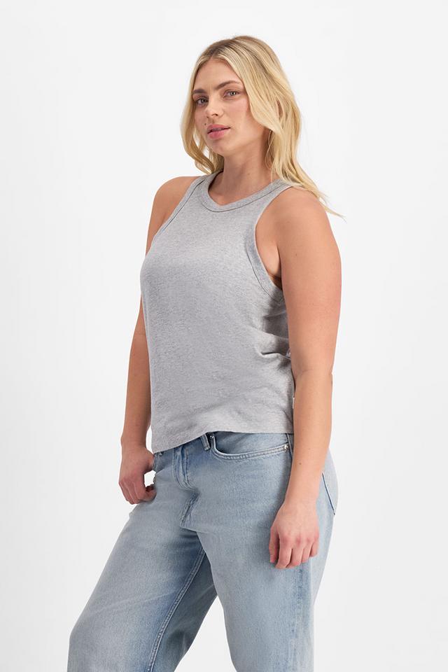 Zoe (She/Her) wears size Large and is 170cm tall with 98cm chest and 85cm waist