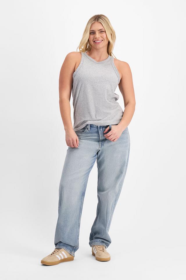 Zoe (She/Her) wears size Large and is 170cm tall with 98cm chest and 85cm waist