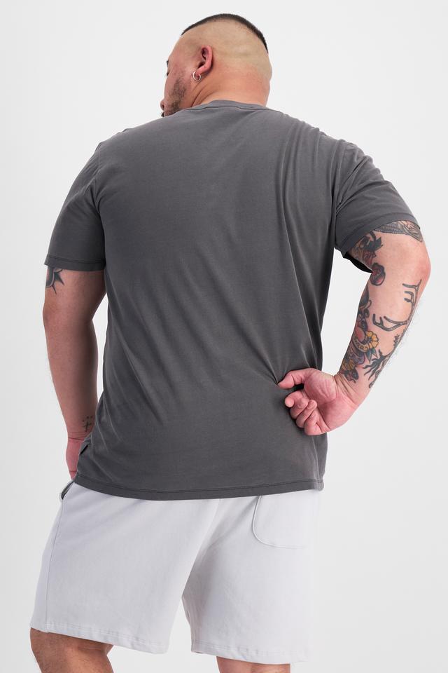 Mike (He/Him) wears size XL and is 180cm tall with 120cm chest and 96cm waist