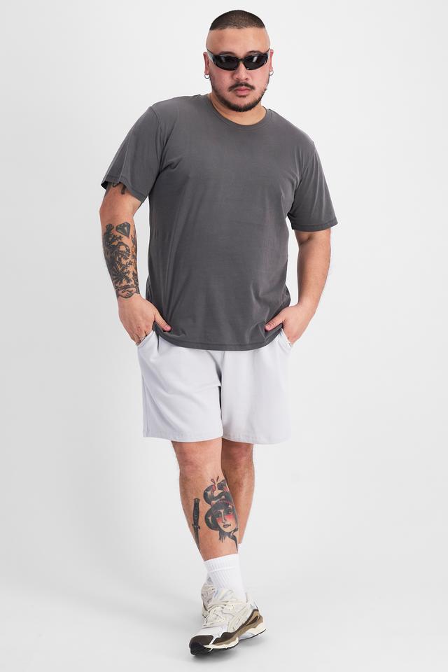 Mike (He/Him) wears size XL and is 180cm tall with 120cm chest and 96cm waist