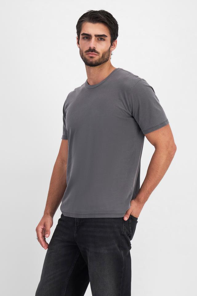 Sam (He/Him) wears size M and is 192cm tall with 100cm chest and 82cm waist