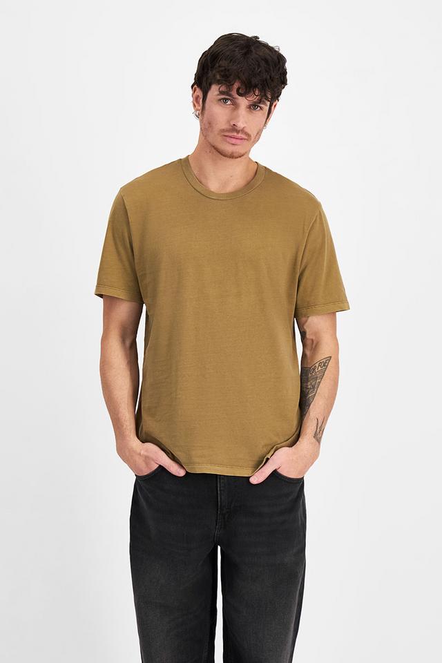 Luke (He/Him) wears size Medium and is 184cm tall
