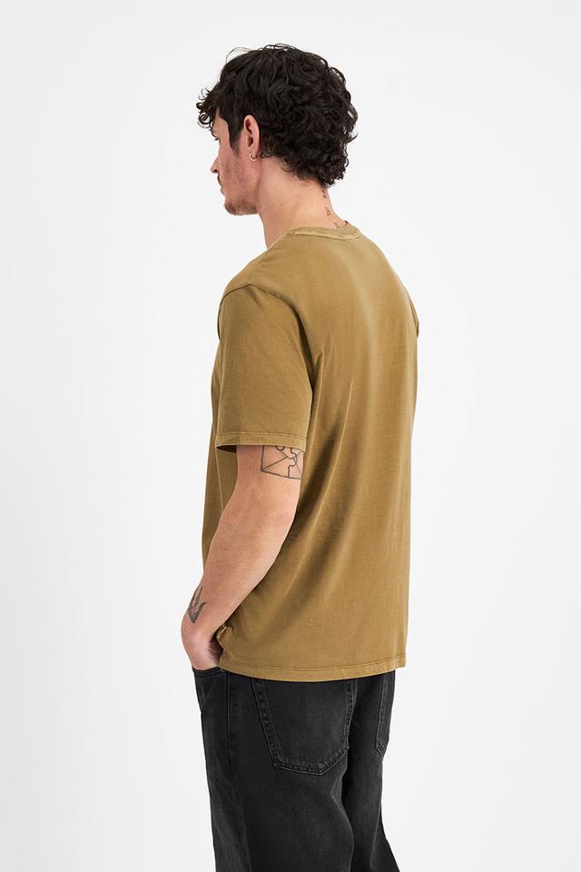 Luke (He/Him) wears size Medium and is 184cm tall