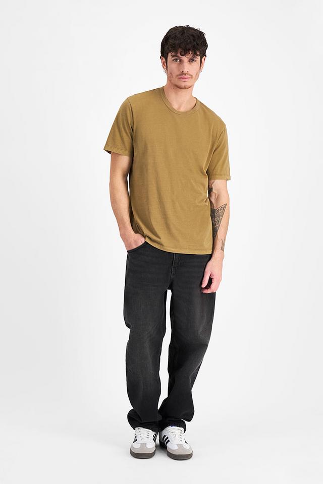 Luke (He/Him) wears size Medium and is 184cm tall