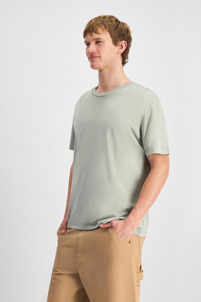 Max (He/Him) wears size Medium and is 189cm tall with 90cm chest and 73cm waist