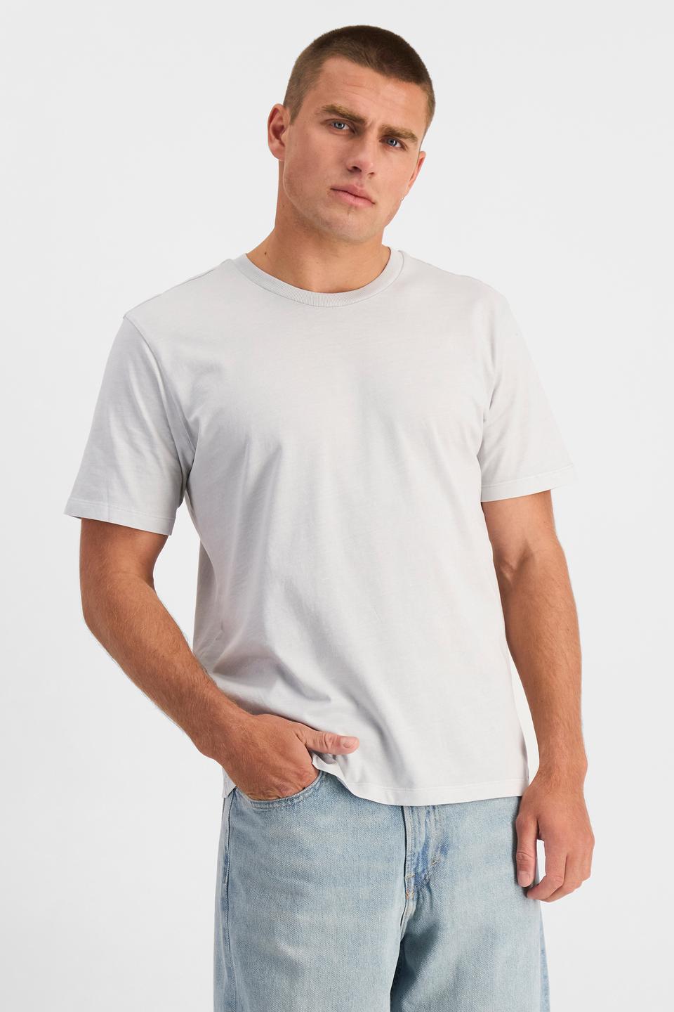 Charlie (He/Him) wears size M and is 183cm tall with 104cm chest and 85cm waist