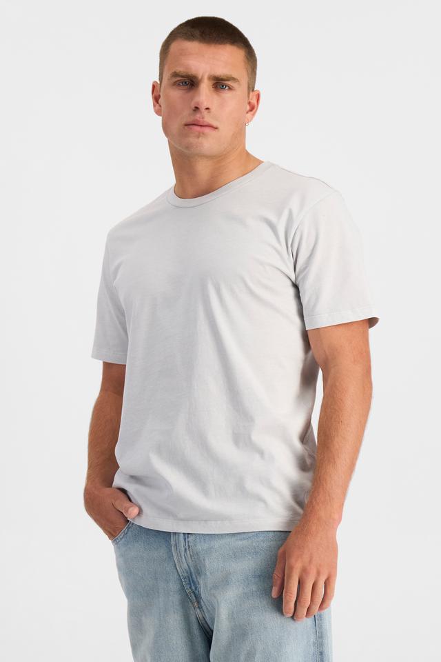 Charlie (He/Him) wears size M and is 183cm tall with 104cm chest and 85cm waist