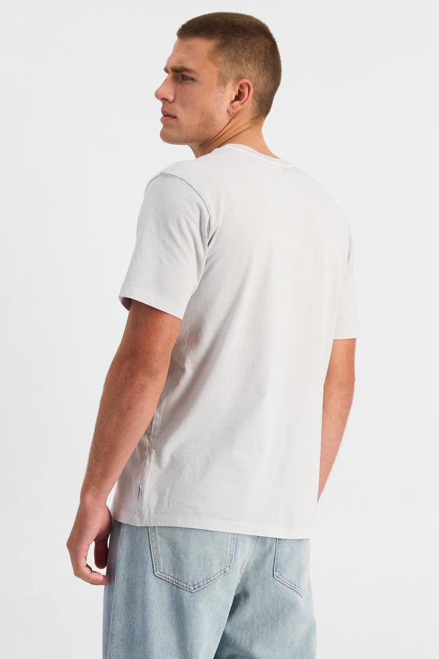 Charlie (He/Him) wears size M and is 183cm tall with 104cm chest and 85cm waist