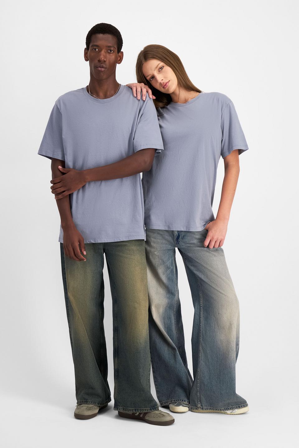 India (She/Her) wears size M and is 180cm tall with 88cm chest and 26cm waist & Emmanuel (He/Him) wears size M and is 182cm tall with 93cm chest and 73cm waist