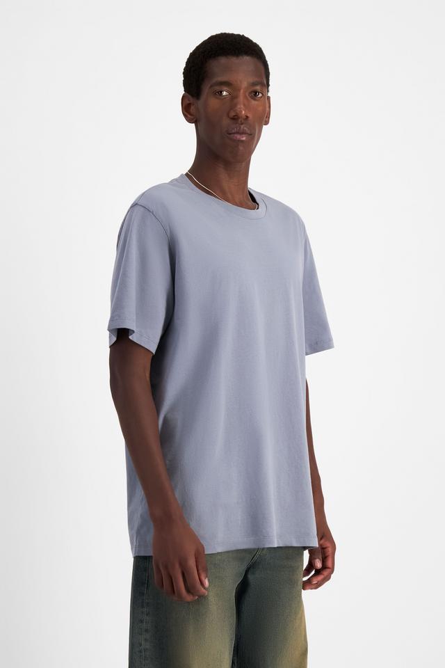 Emmanuel (He/Him) wears size M and is 182cm tall with 93cm chest and 73cm waist