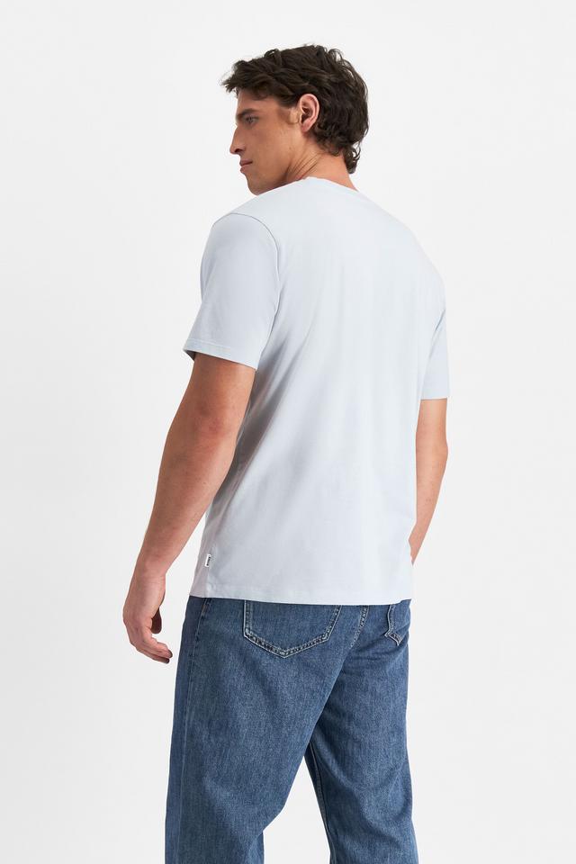 JOSH (He/Him) wears size M and is 185.48cm tall with 99cm chest and 81cm waist