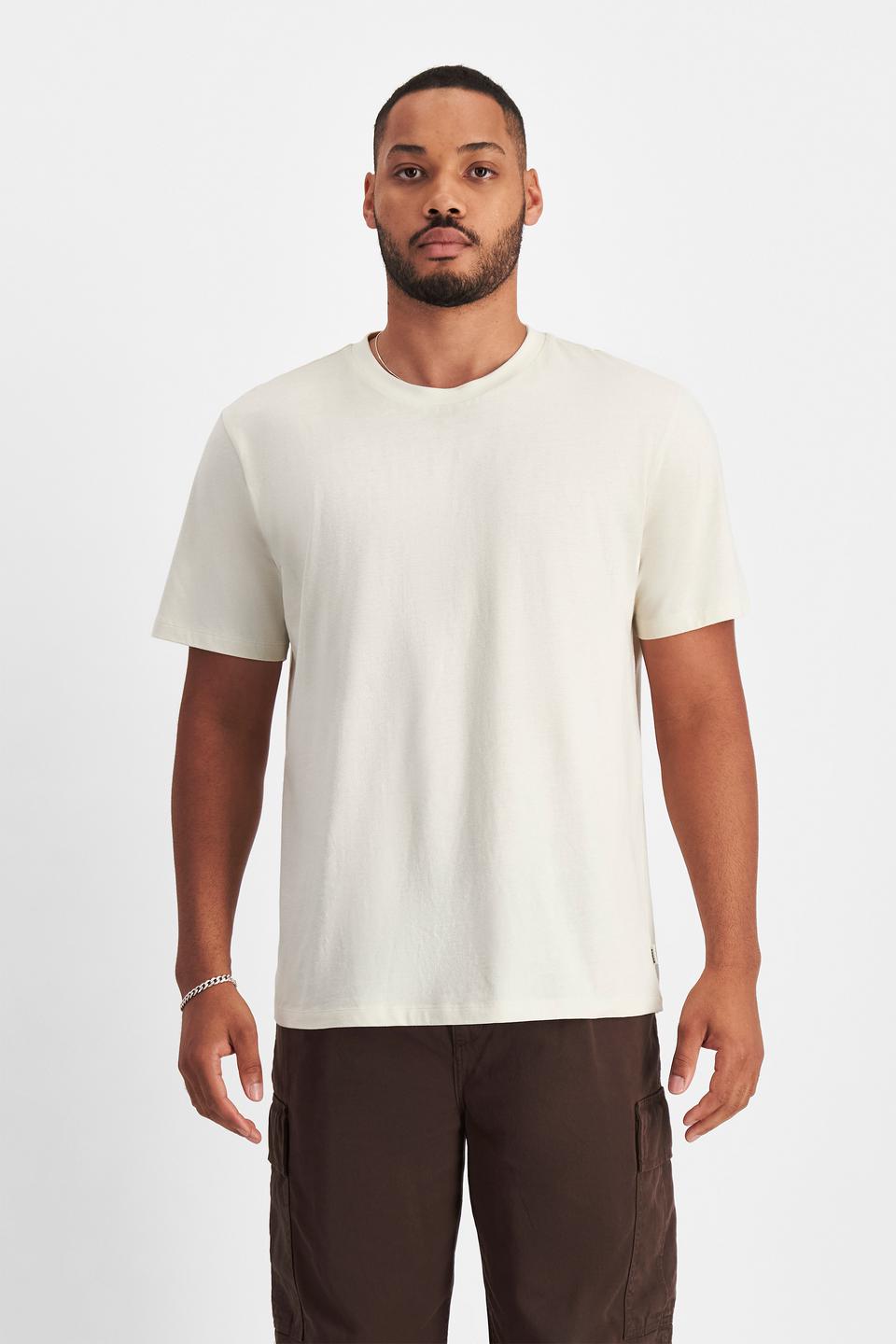 Jason (He/Him) wears size XL and is 194cm tall with 93cm chest and 113cm waist