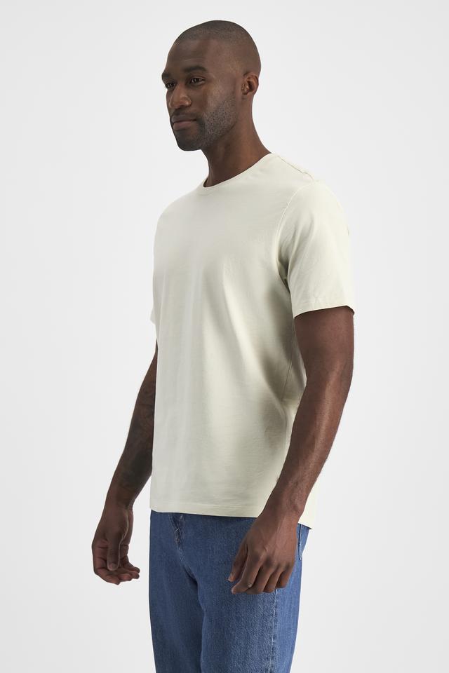 Paoulo (He/Him) wears size M and is 188cm tall with 98cm chest and 79cm waist