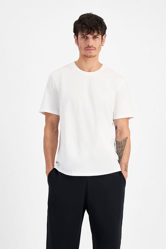 Luke (He/Him) wears size Medium and is 184cm tall