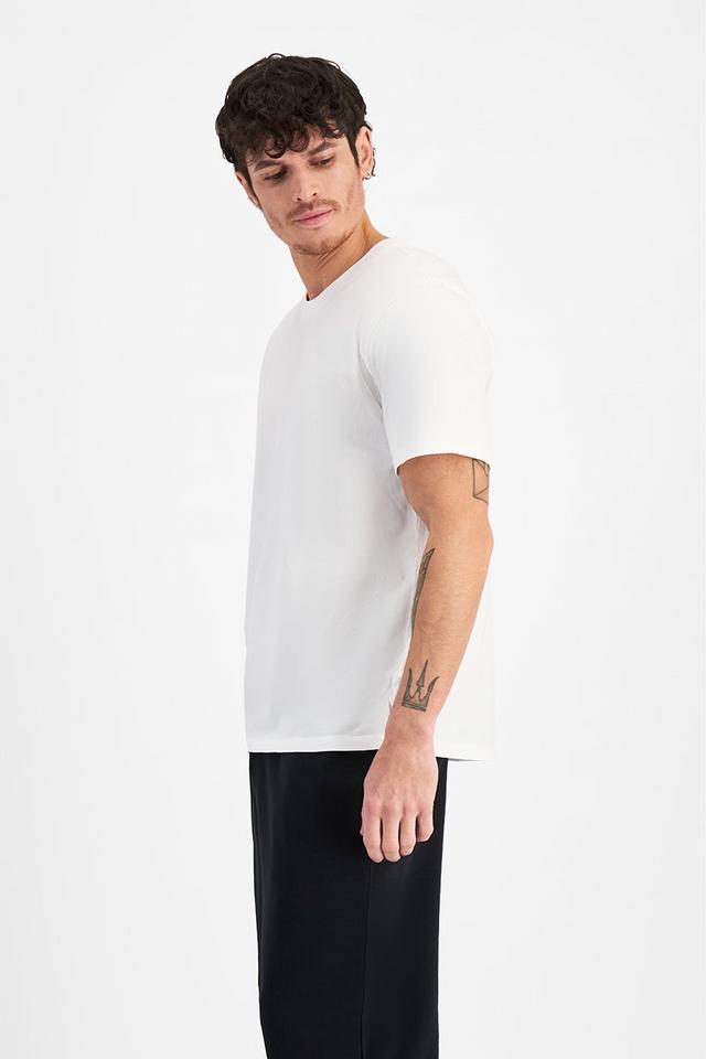 Luke (He/Him) wears size Medium and is 184cm tall
