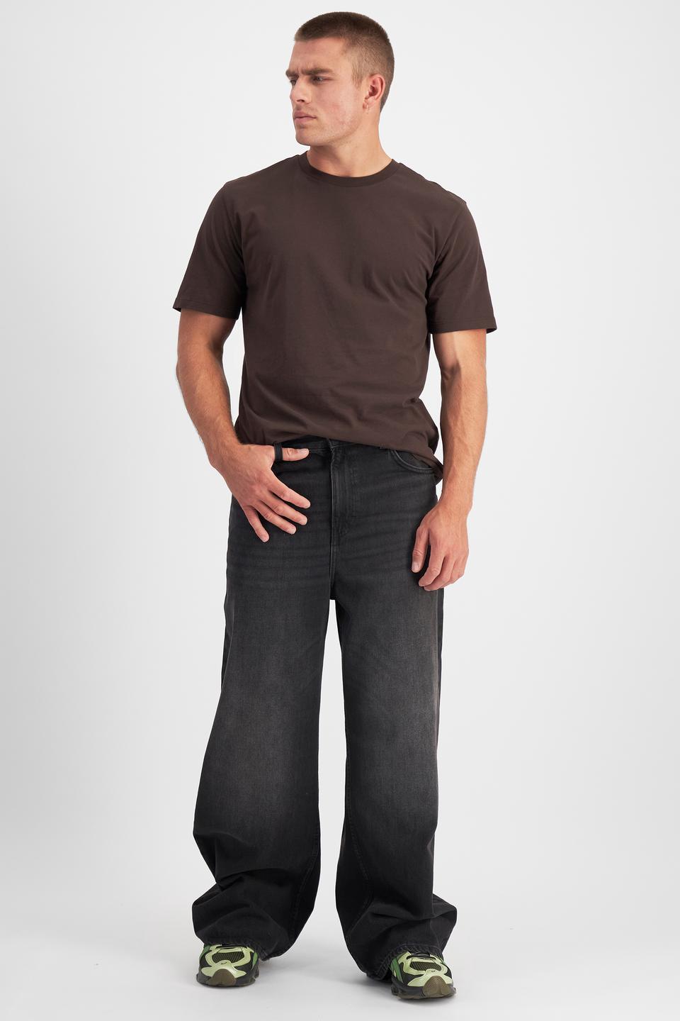 Charlie (He/Him) Wears Size M And Is 183cm Tall With 104cm Chest And 85cm Waist
