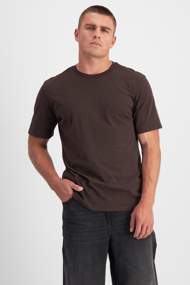 Charlie (He/Him) Wears Size M And Is 183cm Tall With 104cm Chest And 85cm Waist