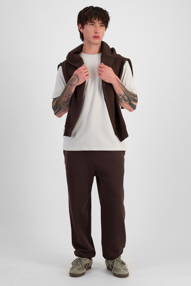 Jai (He/Him) wears size M and is 185cm tall with 92cm chest and 71cm waist