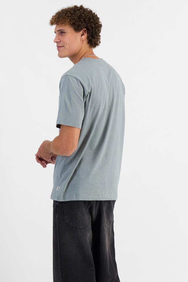 Kya (He/Him) wears size M and is 189cm tall with 99cm chest and 81cm waist