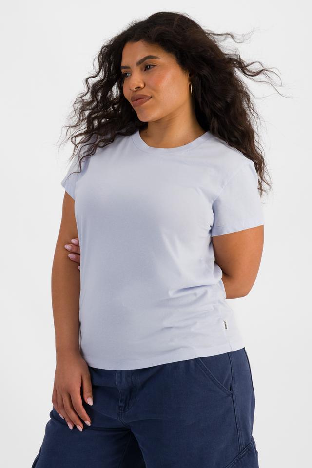 Laura (She/Her) wears size L and is 165cm tall with 94cm chest and 76cm waist